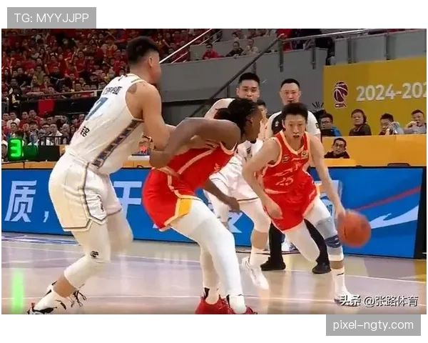 抱人犯规判罚到底有多严？裁判尺度为何常引争议